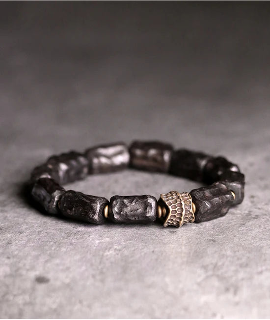 Bracelet Bois Noir Sculpté & Laiton Vintage – Bijou Artisanal Unisexe